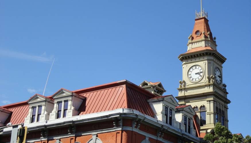Exterior view of a downtown Ontario courthouse on jury-selection morning
