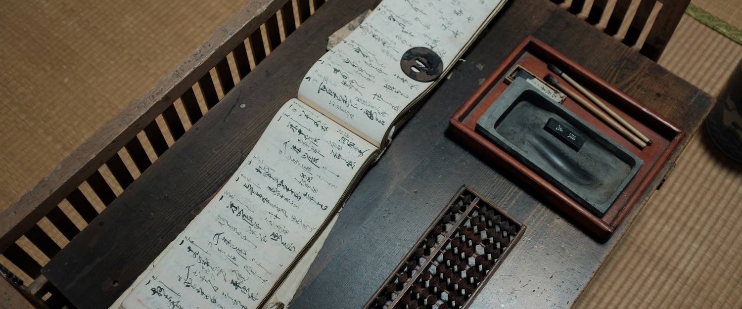 Calculator, mileage log and Ontario juror payment forms on a wooden desk